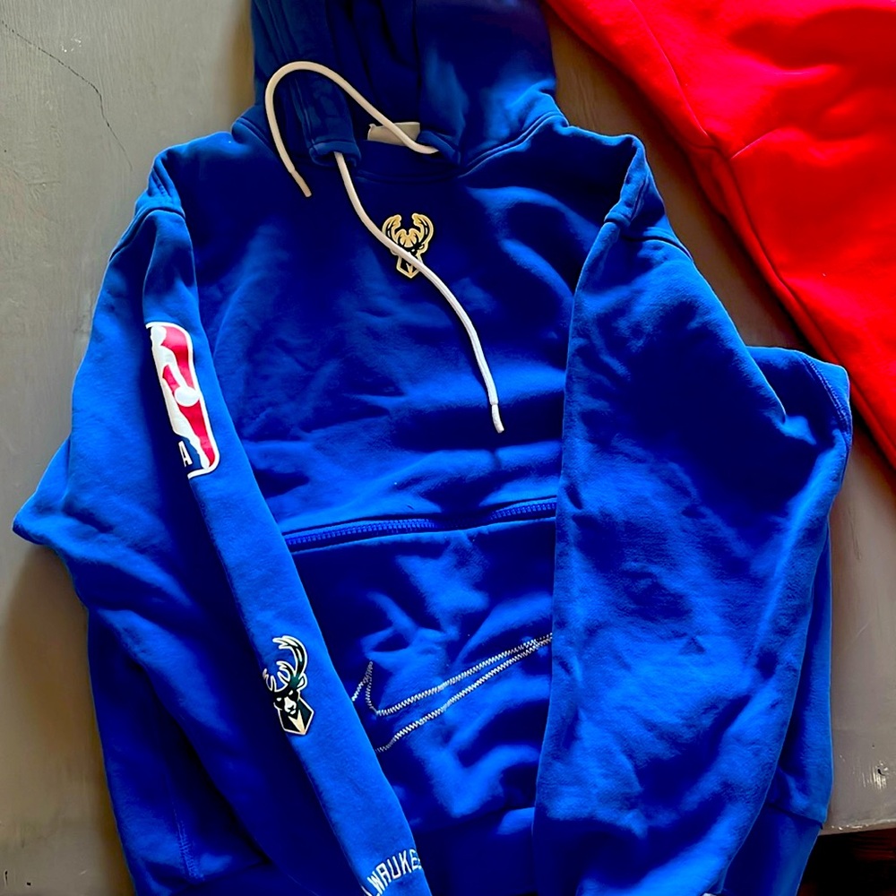 Nike bucks sweatshirt. Size small. Mint condition